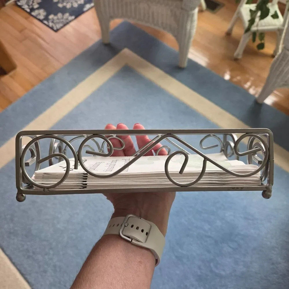 Unbranded silver metal